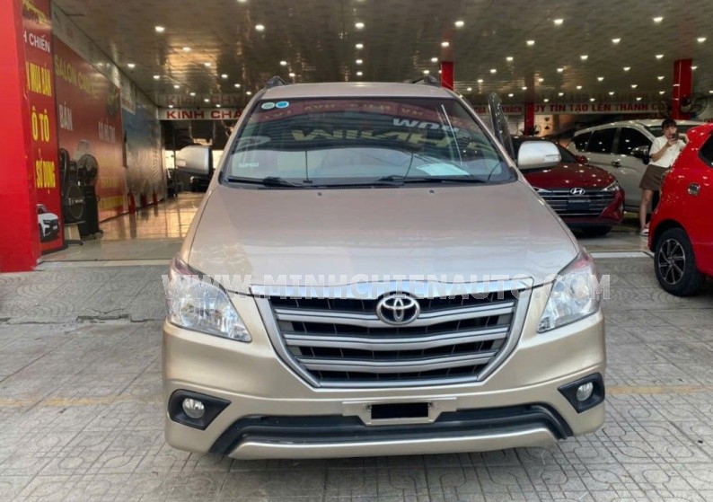 Toyota Innova 2.0E 2015