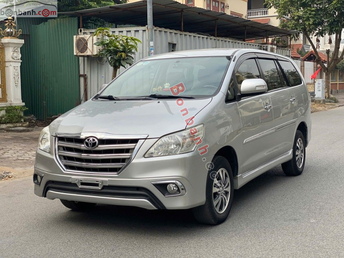 Toyota Innova 2.0V 2015