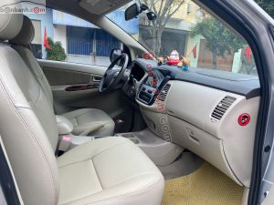 Xe Toyota Innova 2.0V 2015